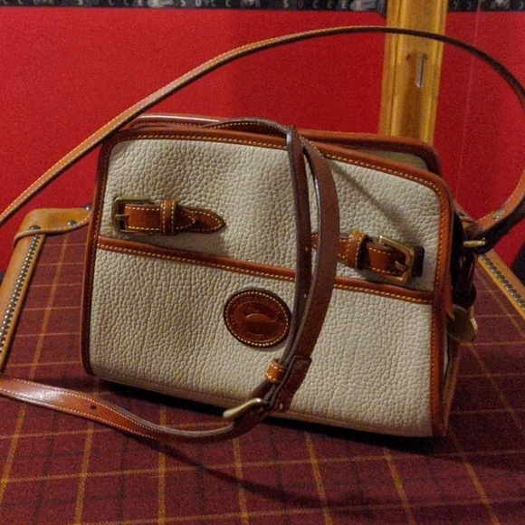 Dooney and Bourke vintage crossbody bag - Picture 2 of 6